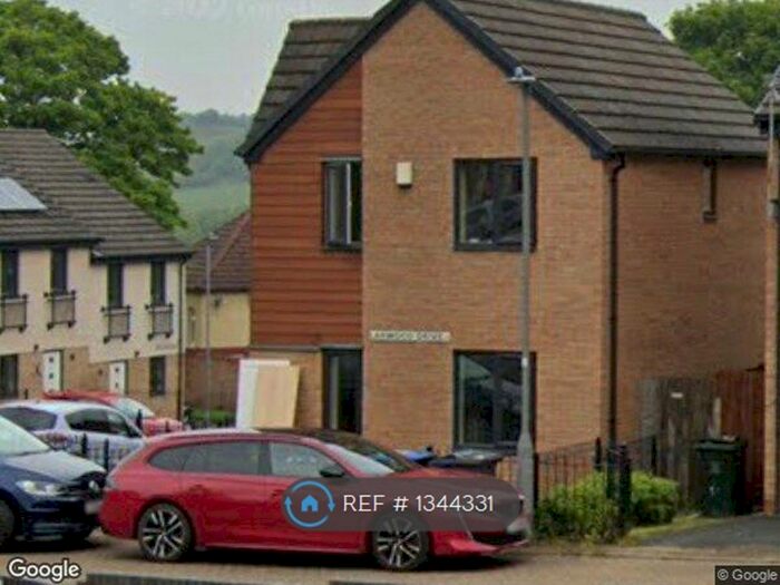 3 Bedroom Detached House To Rent In Larwood Drive, Bradford, BD10