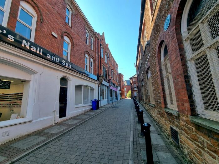 2 Bedroom Flat To Rent In Meeting Lane, Kettering, NN16