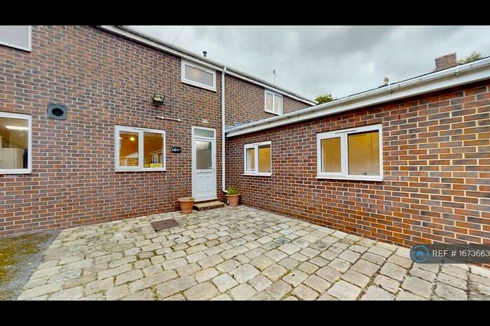 4 Bedroom Semi-Detached House To Rent In Rosedale Road, Sheffield, S11