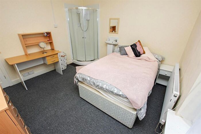 3 Bedroom Apartment To Rent In Boldmere Terrace, Katie Road, Birmingham, West Midlands, B29