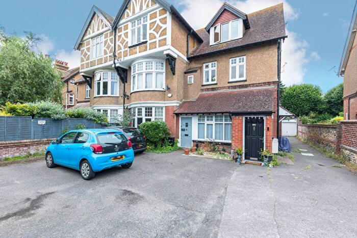 1 Bedroom Flat To Rent In Norfolk Road, Littlehampton, BN17