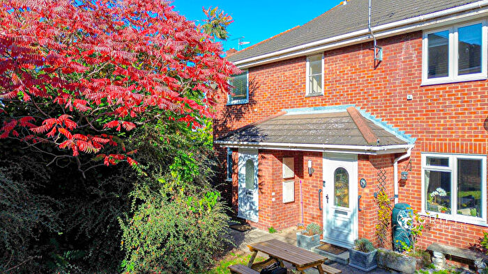 1 Bedroom Maisonette For Sale In Crescent Avenue, Grays, RM17