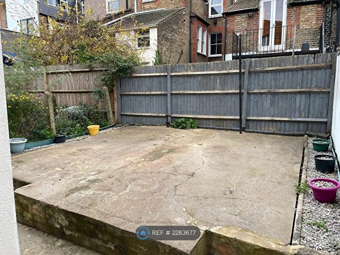 2 Bedroom Flat To Rent In A, London, SW17