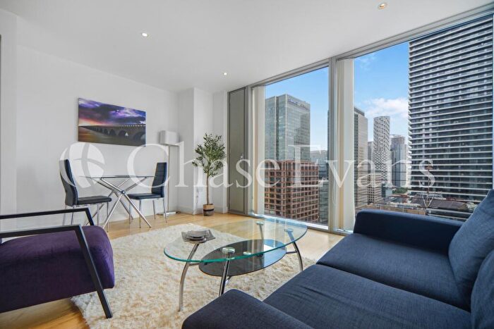 1 Bedroom Apartment To Rent In East Tower, The Landmark, Canary Wharf, E14