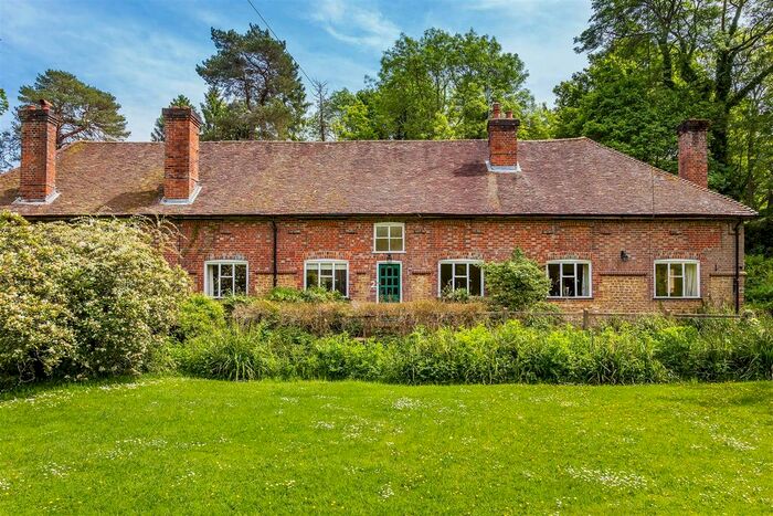 3 Bedroom Link Detached House To Rent In Thorncombe Street, Bramley, Guildford, Surrey, GU5