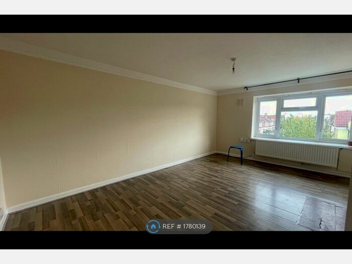 3 Bedroom Flat To Rent In Granville Road, London, N22