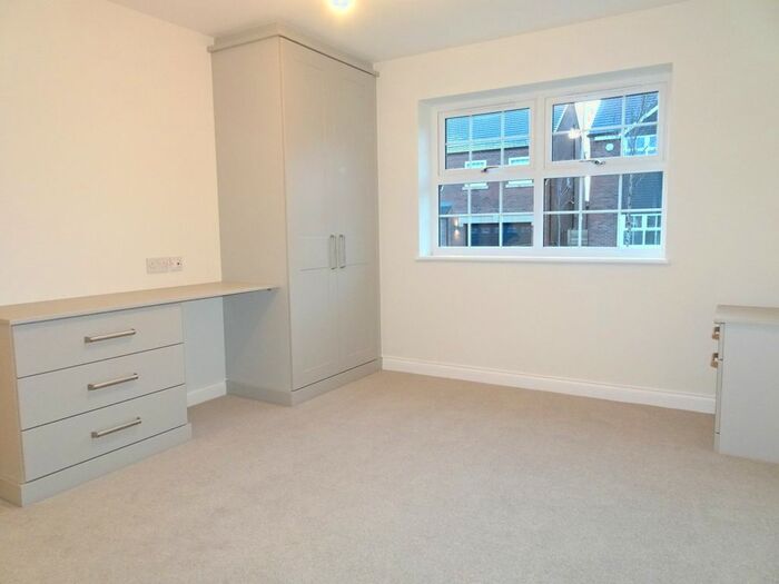 2 Bedroom Detached Bungalow To Rent In Brecon Rise, Wickersley, Rotherham, S66