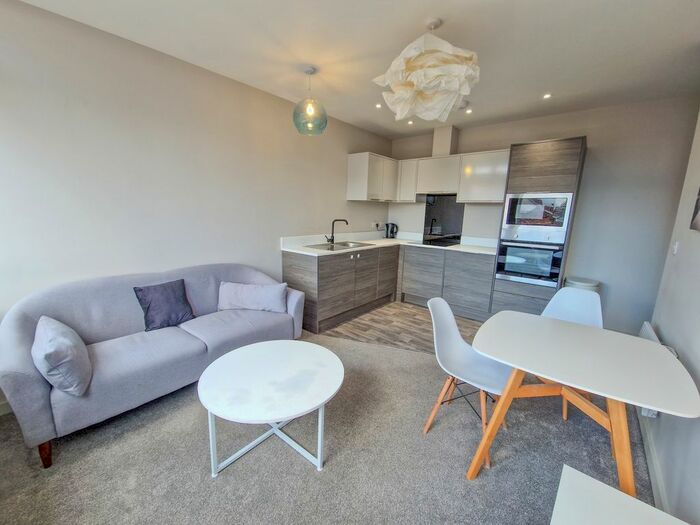 1 Bedroom Flat To Rent In North, Bond Street, Hull, Yorkshire, En, Uk, HU1