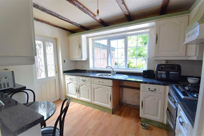 2 Bedroom Bungalow For Sale In Bungalow In Quiet Cul De Sac With Great Views & No Chain, BS10