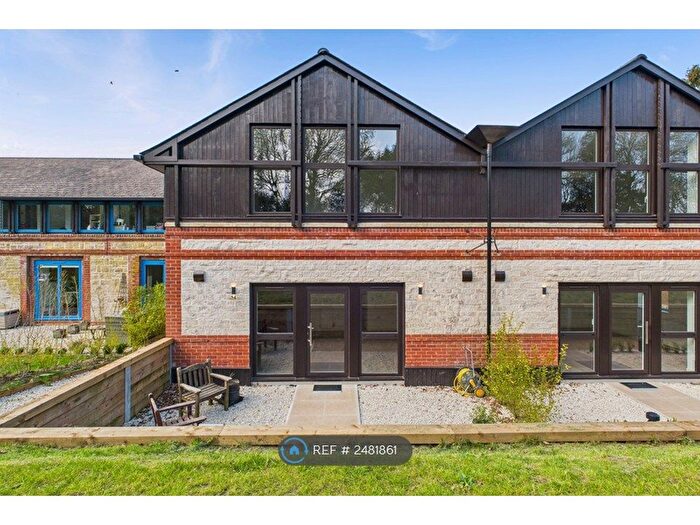 2 Bedroom Flat To Rent In Four Ashes Road, High Wycombe, HP15