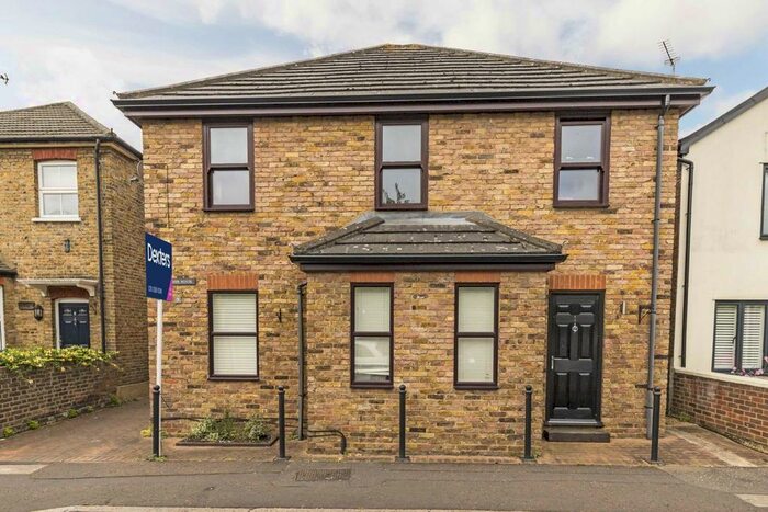 2 Bedroom Flat To Rent In Fourth Cross Road, Twickenham TW2