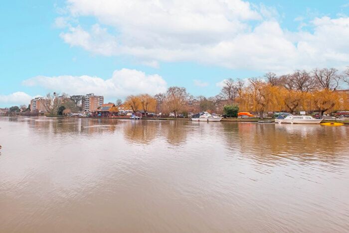 2 Bedroom Flat For Sale In Broom Park, Teddington, TW11 - Photo 8
