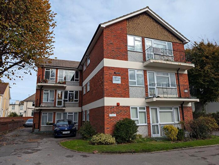 2 Bedroom Flat For Sale In Clarendon Road, Linton Court, PO5