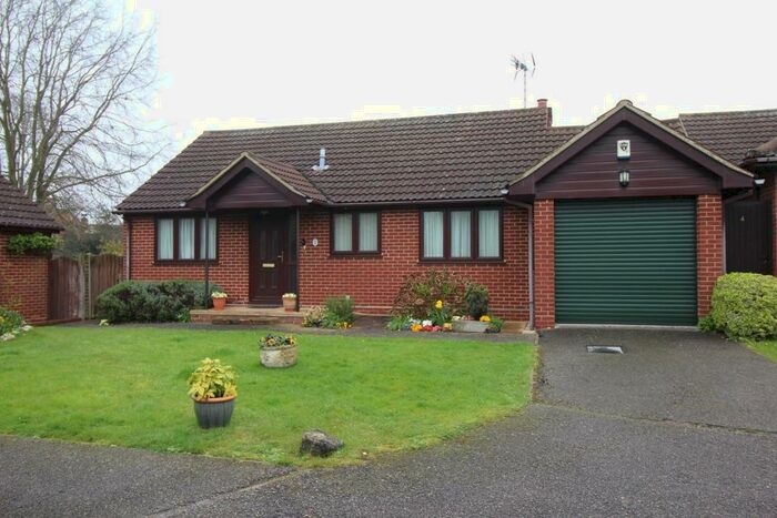 2 Bedroom Bungalow To Rent In Bakers Field, Stock, CM4