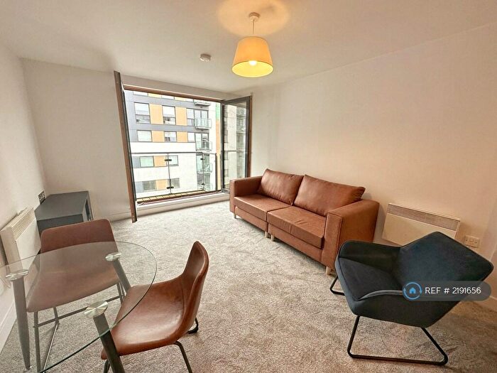 2 Bedroom Flat To Rent In Vallea Court, Manchester, M4