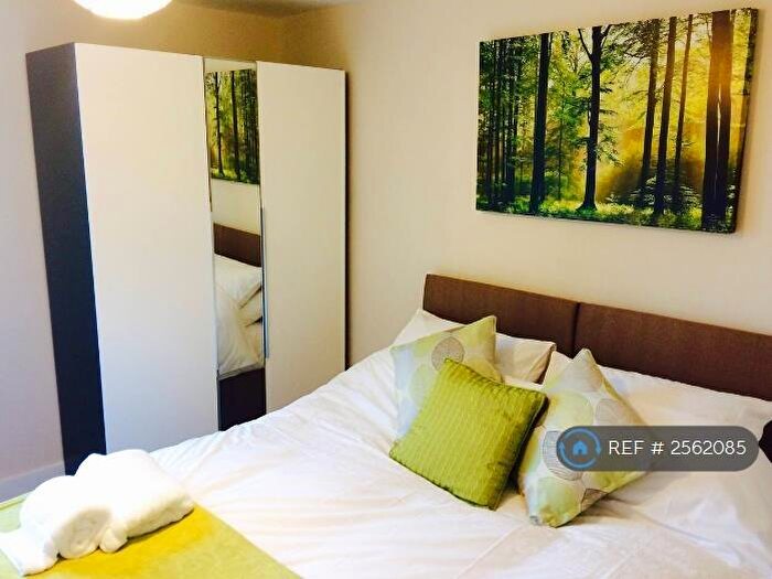 2 Bedroom Flat To Rent In Whalley Road, Manchester, M16