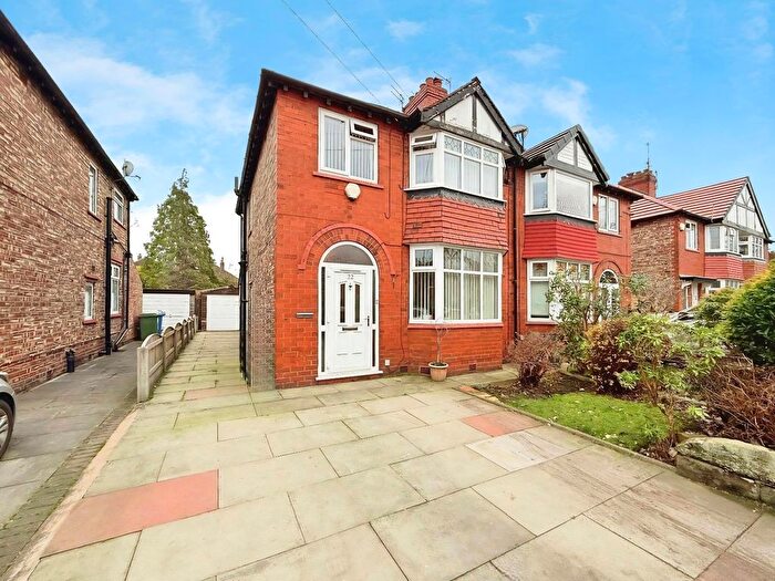 3 Bedroom Semi Detached House For Sale In Beeston Avenue, Timperley, Altrincham, Greater Manchester, WA15