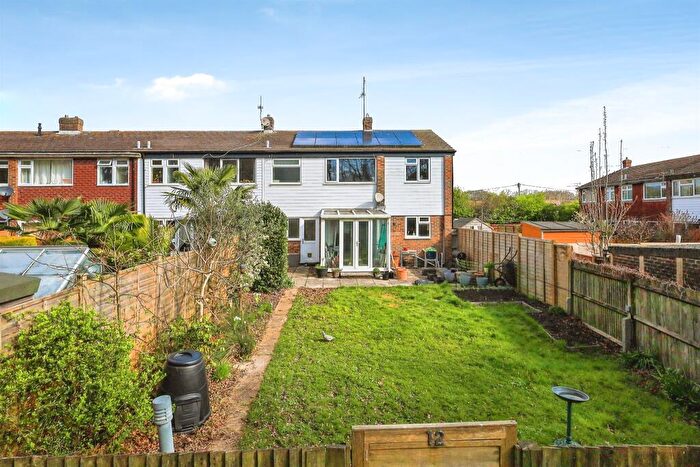 4 Bedroom End Of Terrace House For Sale In Lynholm Road, Polegate, BN26