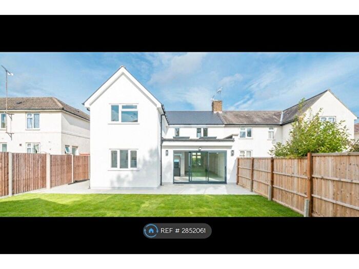 4 Bedroom Semi-Detached House To Rent In Russell Road, London, N20