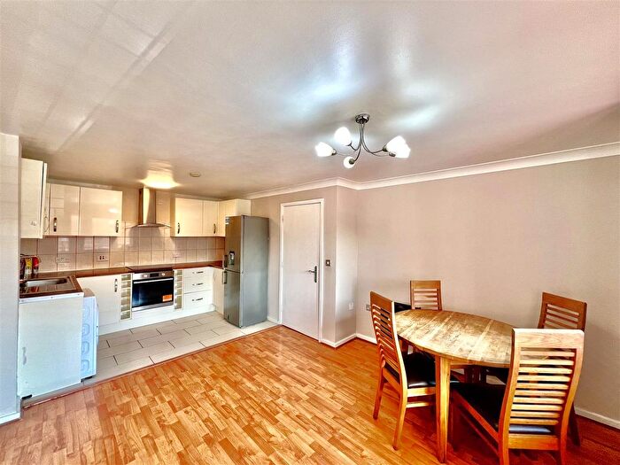 1 Bedroom Flat To Rent In Duett Court, St. Giles Close, Heston, Hounslow, TW5