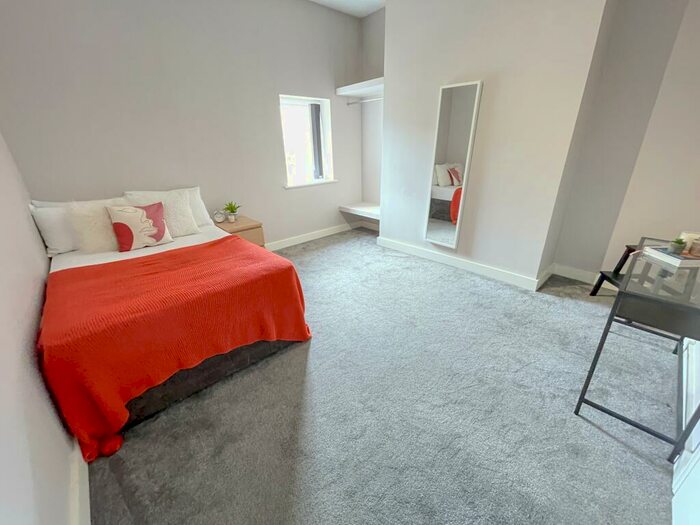 6 Bedroom Flat To Rent In Irvine Street, L7