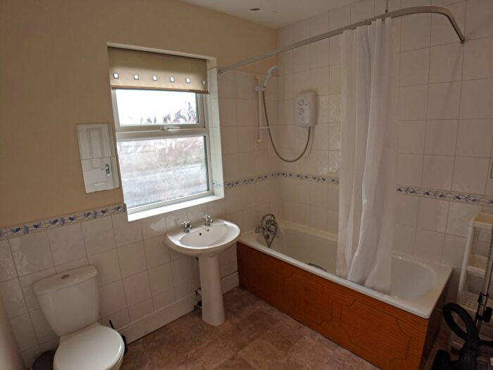 2 Bedroom Flat To Rent In Mauldeth Road West, Withington, Manchester, M20