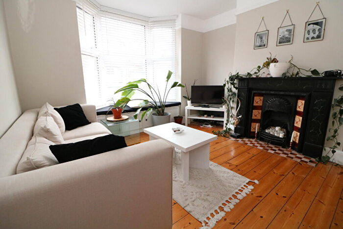 2 Bedroom Terraced House To Rent In Rothes Road, Dorking, RH4