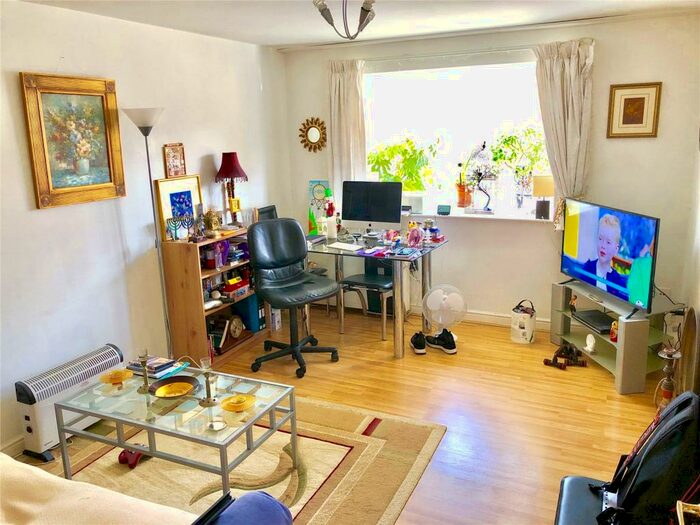 1 Bedroom Apartment To Rent In Windmill Drive, London, NW2