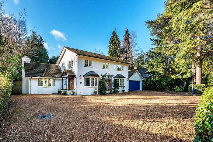 3 Bedroom Detached House For Sale In Rushmoor, Farnham, Surrey, GU10