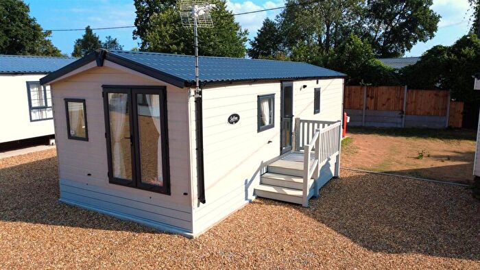 2 Bedroom Mobile Home For Sale In Little Lakeland Caravan Park, Wortwell, Harleston, IP20