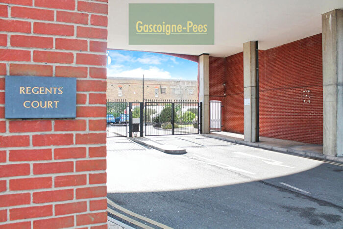 2 Bedroom Flat To Rent In Regents Court, Kingston, KT2