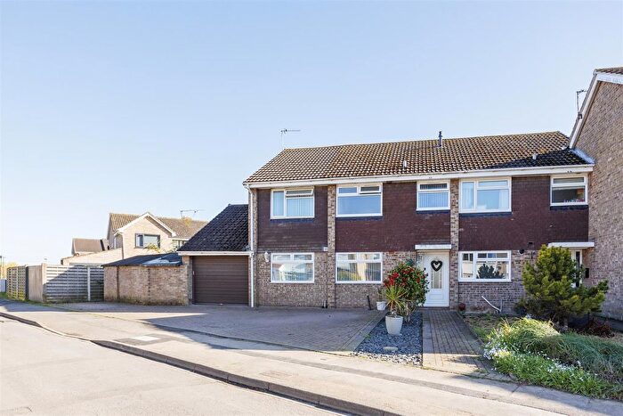 3 Bedroom Semi Detached House For Sale In Keble Park North, Bishopthorpe, York, YO23