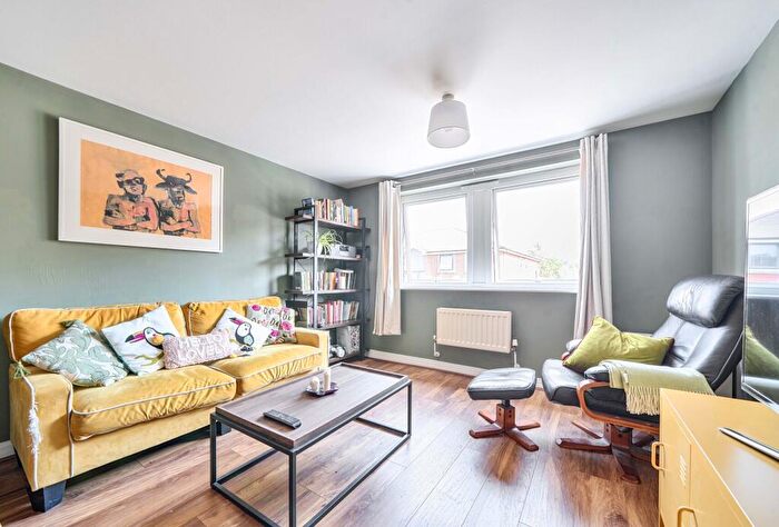 1 Bedroom Apartment For Sale In Brighton Road, Redhill, Surrey, RH1