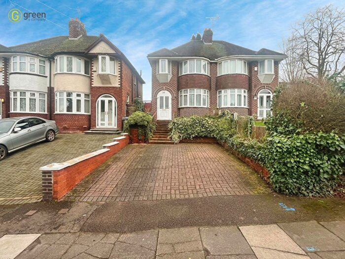 4 Bedroom Semi-Detached House To Rent In Booths Farm Road, Great Barr, B42
