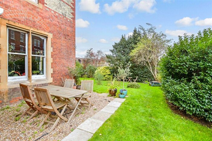 2 Bedroom Flat For Sale In Foord Road, Folkestone, Kent, CT20