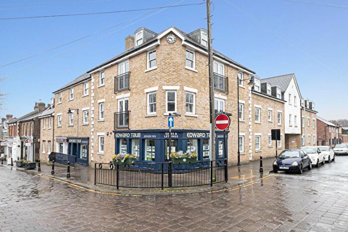 2 Bedroom Apartment For Sale In Kings Avenue, Buckhurst Hill, IG9