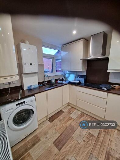 5 Bedroom End Of Terrace House To Rent In Woodman Path, Ilford, IG6