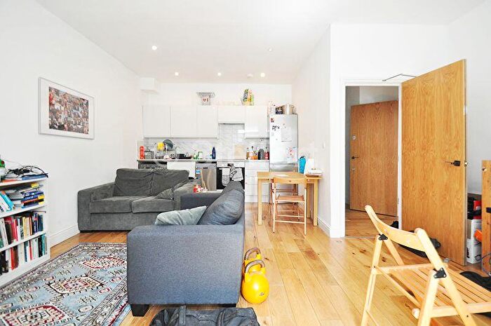 2 Bedroom Flat To Rent In Hanley Road, London, N4