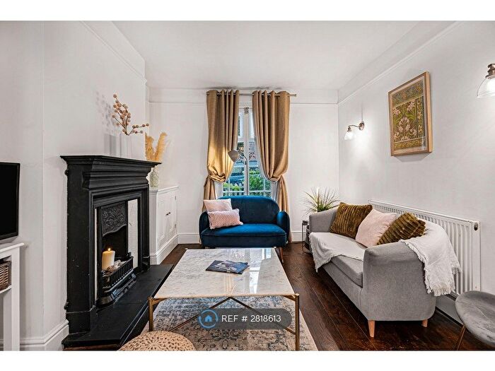 3 Bedroom Detached House To Rent In Fishpool St, St Albans, AL3