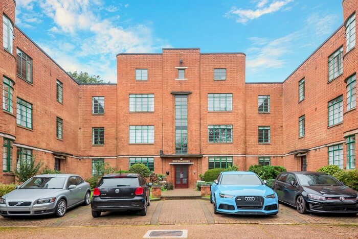 3 Bedroom Flat To Rent In Hook Road, Surbiton, KT6