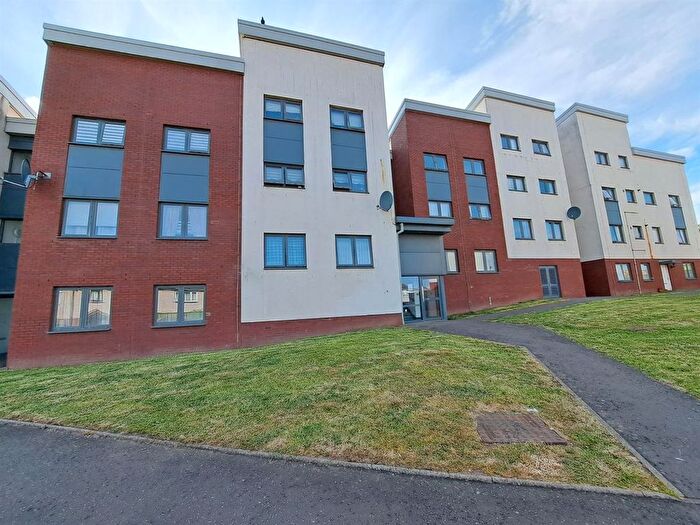 3 Bedroom Flat To Rent In Burdiehouse Terrace, Edinburgh, EH17