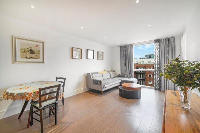 2 Bedroom Flat To Rent In Queenshurst Square, Kingston Upon Thames, KT2