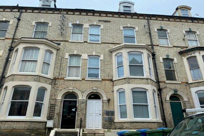 3 Bedroom Flat To Rent In Royal Avenue, Scarborough, YO11