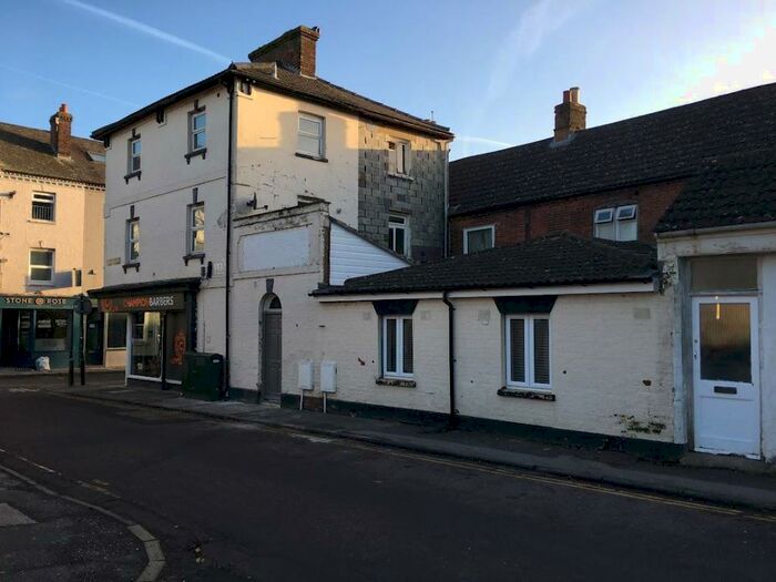 1 Bedroom Ground Flat To Rent In Fisherton Street, Salisbury, SP2