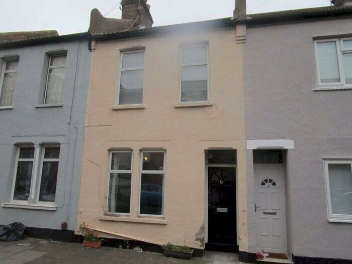 2 Bedroom Terraced House To Rent In Oakleigh Avenue, Southend-On-Sea, SS1