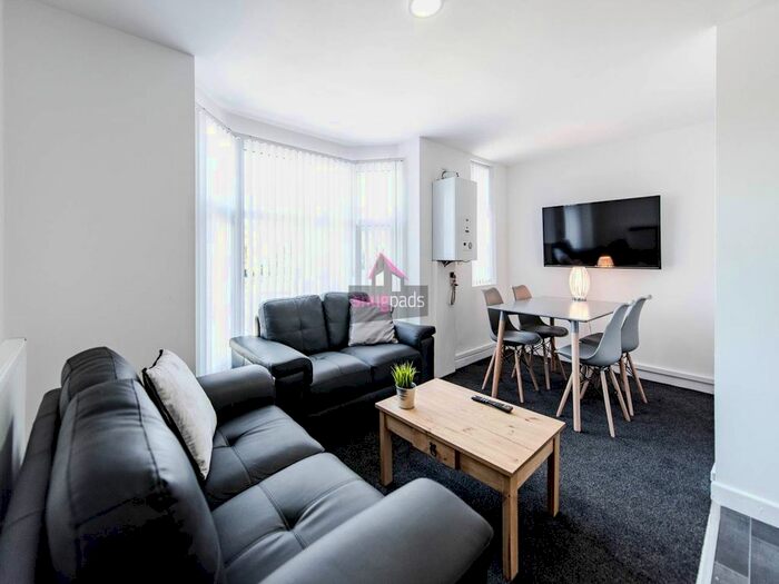 4 Bedroom Flat To Rent In Bolton Road, Salford M6