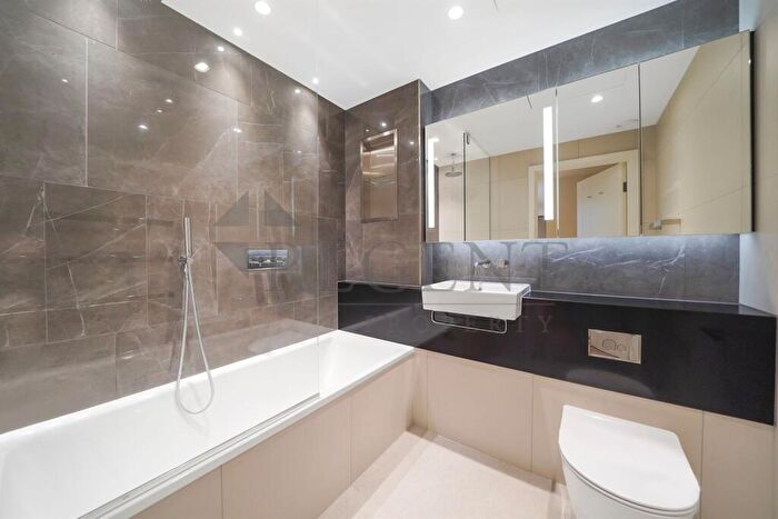 2 Bedroom Apartment To Rent In Harcourt Tower, Marsh Wall, E14