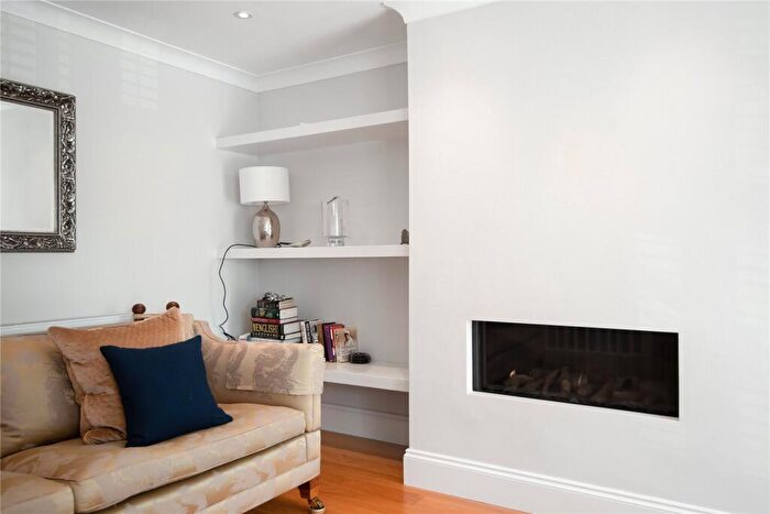 3 Bedroom Semi-Detached House For Sale In Coltsfoot Close, Burghfield Common, Reading, Berkshire, RG7