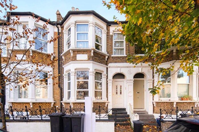 6 Bedroom Terraced House For Sale In Prince George Road, Stoke Newington, London, N16
