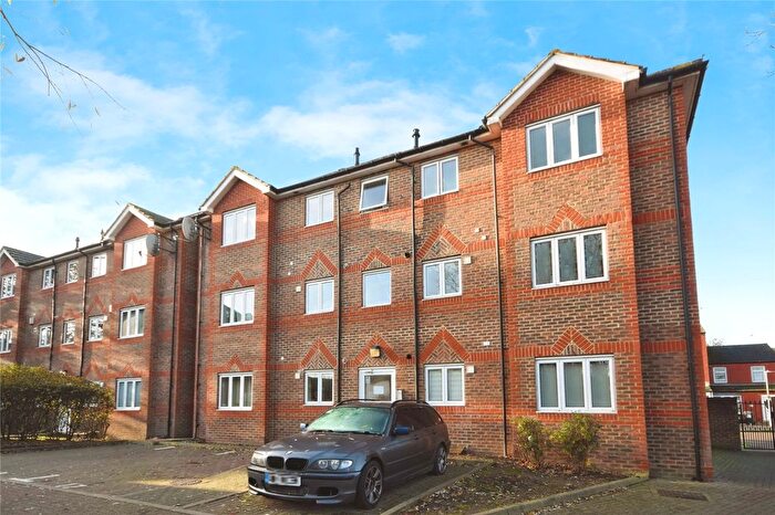 2 Bedroom Flat For Sale In Clayburn Circle, Basildon, Essex, SS14